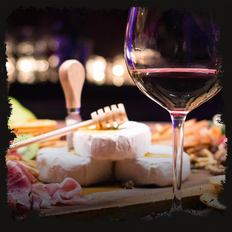 prodotti lucani e calice di vino